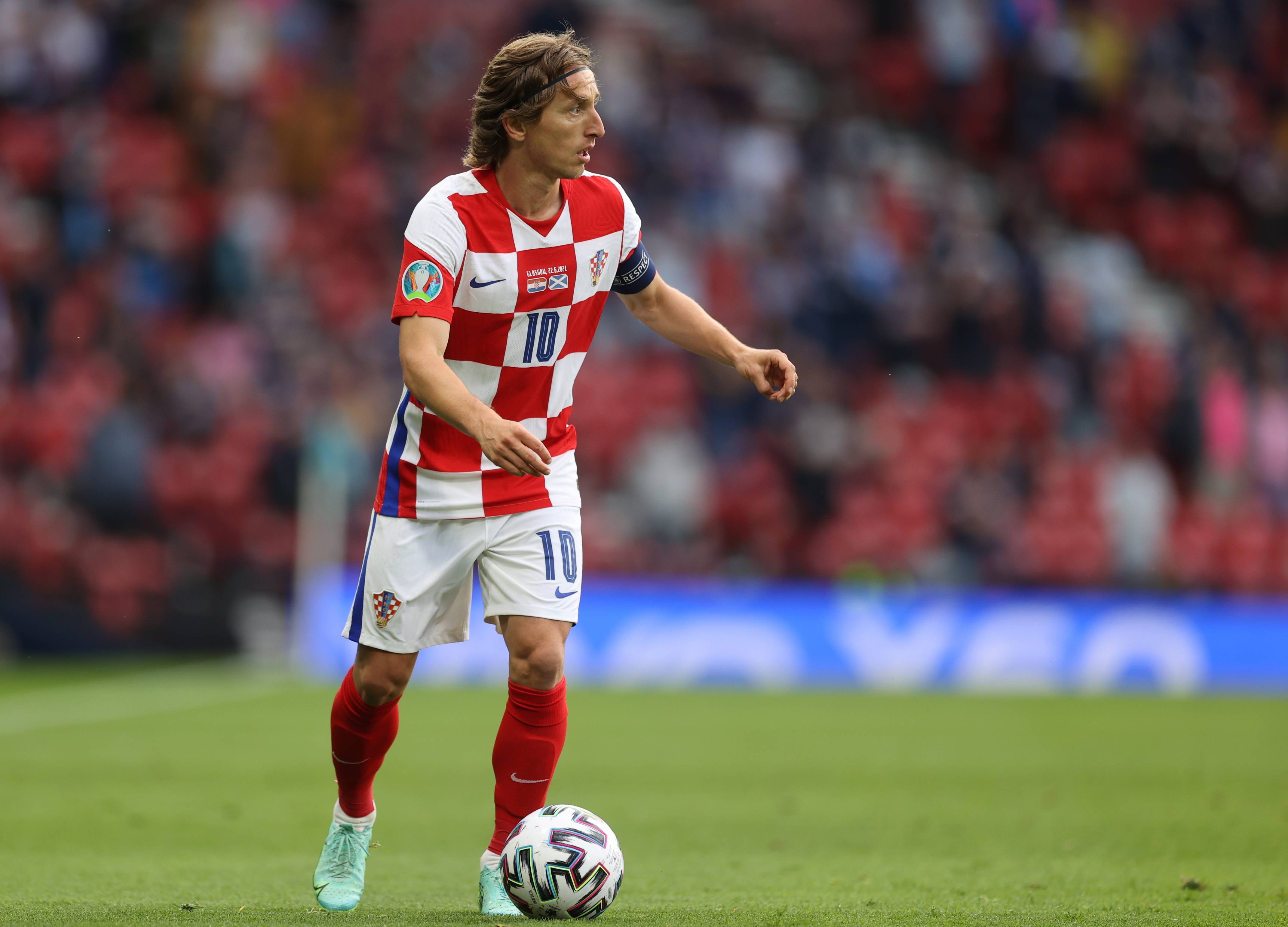 阿媒：埃切韦里想冬窗租回河床，但曼城希望再次租给欧洲球队